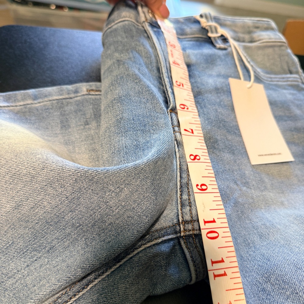 NEW VERVET Size 29 Melissa Mid-Rise Straight Leg Jeans Light Wash Raw Hem - Picture 8 of 10